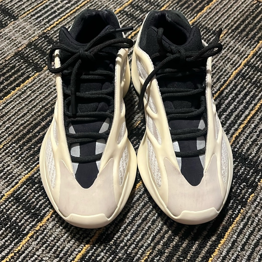 Yeezy 700 V3  Azael  size 7 men